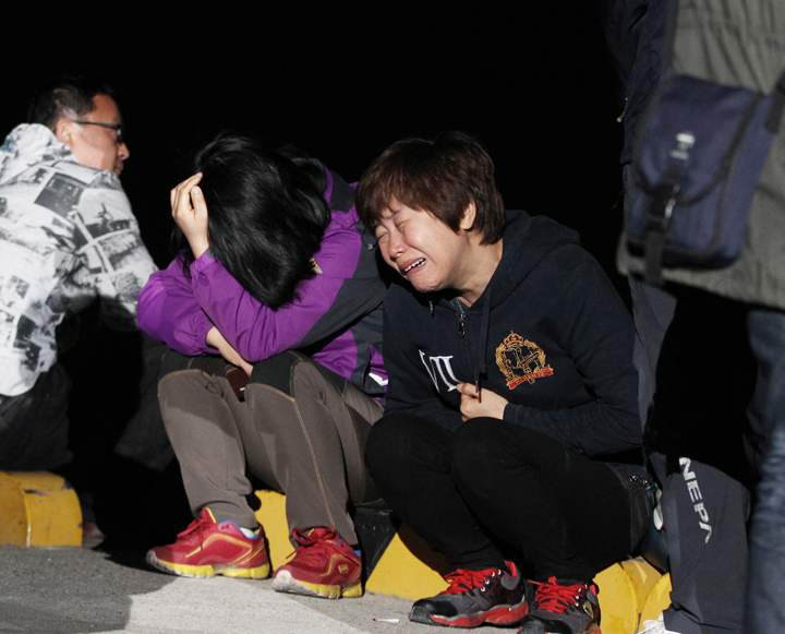 'Heartbreaking' texts sent from South Korea ferry are fake: report
