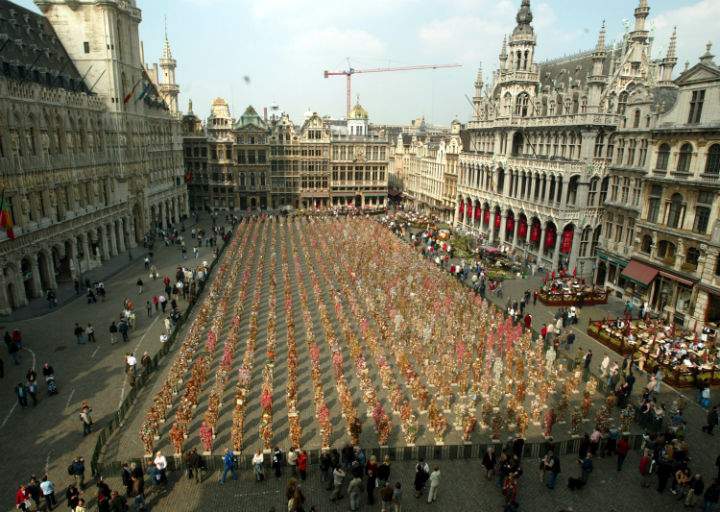 "Trash People" on display at Brussels' Grand Place