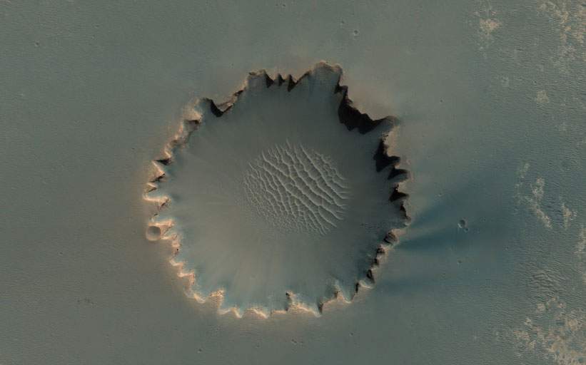 The Victoria Crater on Mars. Could there be traces of ancient microbial life?
