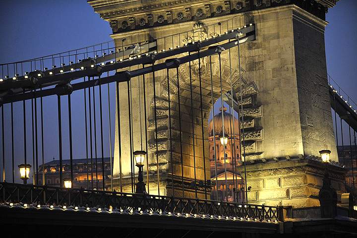Photo taken on February 8, 2010 shows Hungary's oldest bridge, the Chain Bridge (Lanchid), over the Danube River in downtown Budapest. 