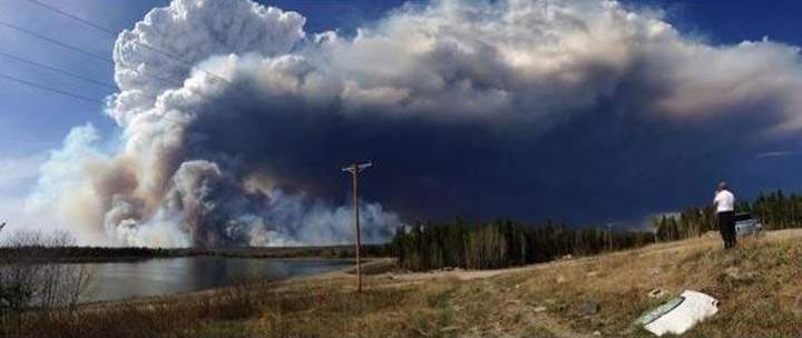 Remaining residents evacuated from northern Saskatchewan community due to forest fire.