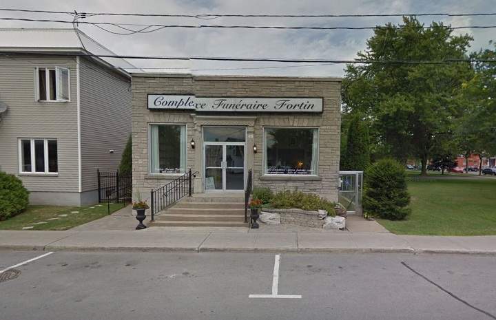 A glimpse of the exterior of Patrick Fortin’s funeral home in the town of L’Épiphanie, Que.