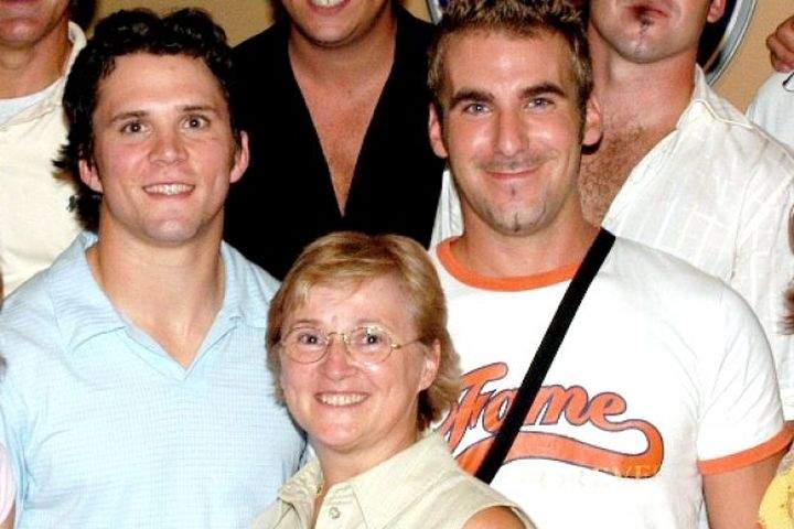 Martin St. Louis (L) with his mother, France, (C).