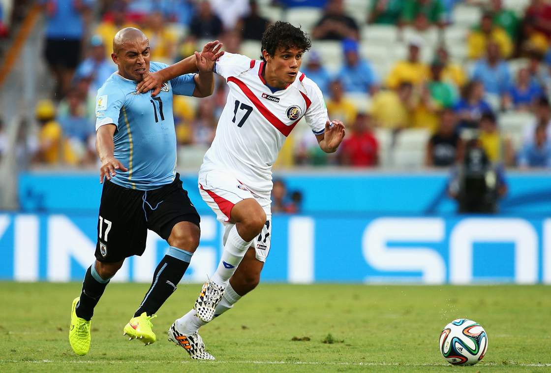 FORTALEZA, BRAZIL - JUNE 14: Yeltsin Tejeda of Costa Rica holds off a challenge by Egidio Arevalo Rios of Uruguay during the 2014 FIFA World Cup Brazil Group D match between Uruguay and Costa Rica at Castelao on June 14, 2014 in Fortaleza, Brazil. (Photo by Robert Cianflone/Getty Images)