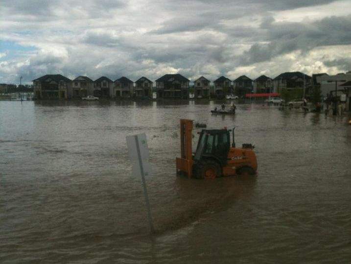 Flooding in High River. Courtesy of Shawn Wiebe.