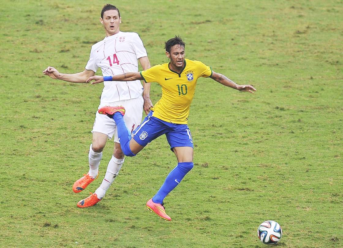 Serbia's Nemanja Matic (L) vies for the ball with Brazil's Neymar during a friendly match ahead of the upcoming Brazil 2014 FIFA World Cup, at Morumbi stadium in Sao Paulo, Brazil, on June 6, 2014. AFP PHOTO / Miguel SCHINCARIOL (Photo credit should read Miguel Schincariol/AFP/Getty Images)