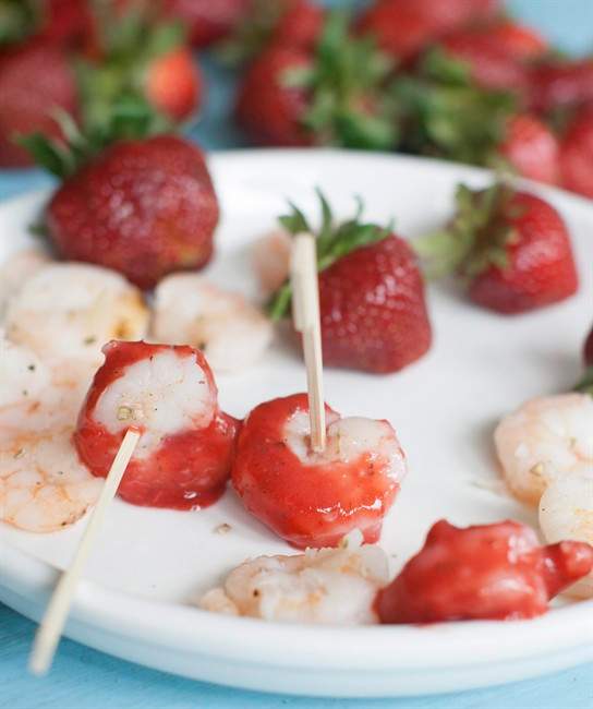 Fruity shrimp cocktail suited for a summer picnic
