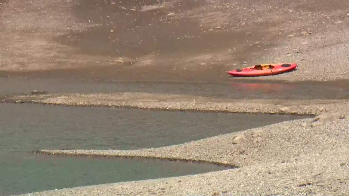 Searchers looking for a missing kayaker have found his kayak and life jacket.