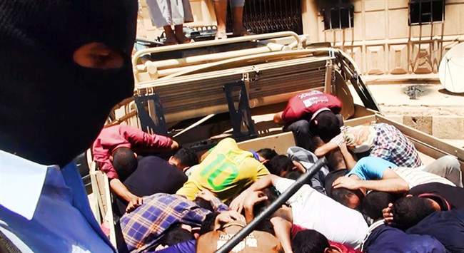 Militants post images of Iraqi soldiers shot execution-style - image