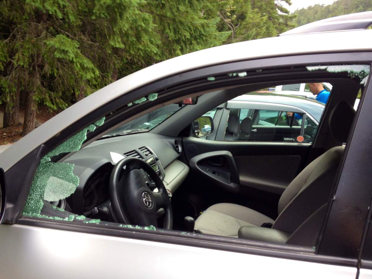 25 vehicles vandalized in a popular hiking spot near Squamish - image