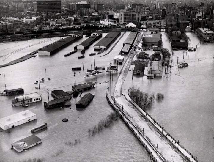 A ramp constructed over the Provencher Bridge provides the only link between Winnipeg and St. Boniface as the Red River continues to pour its water into Manitoba’s twin cities on May 15, 1950.