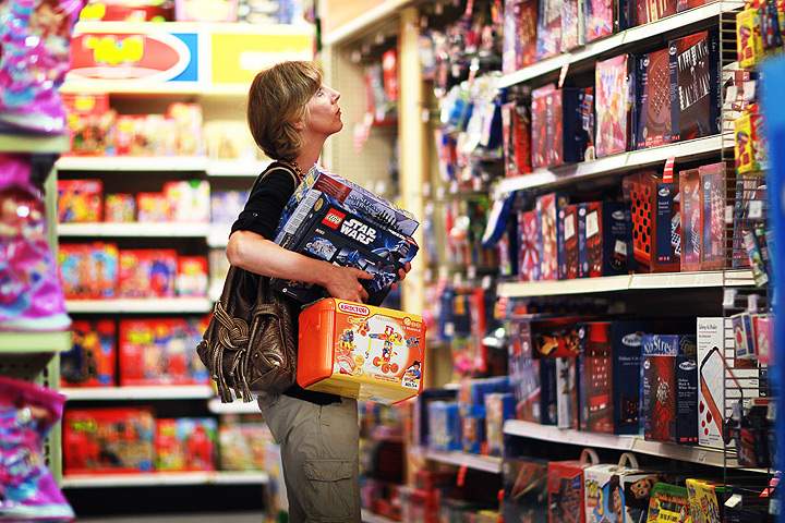 Want to avoid toy overload this holiday season? Here’s a look at some alternative holiday gifts for children.