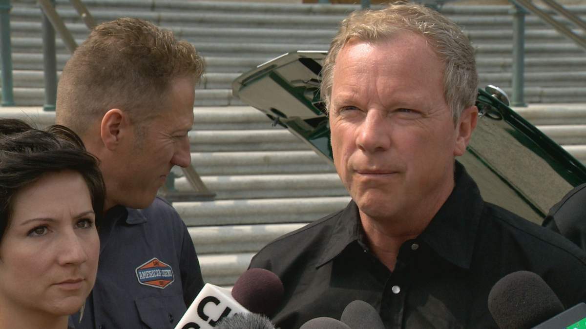 Saskatchewan's plan to build schools through public-private partnerships would be scrapped if there wasn't enough competition in the bid process, says premier Brad Wall.