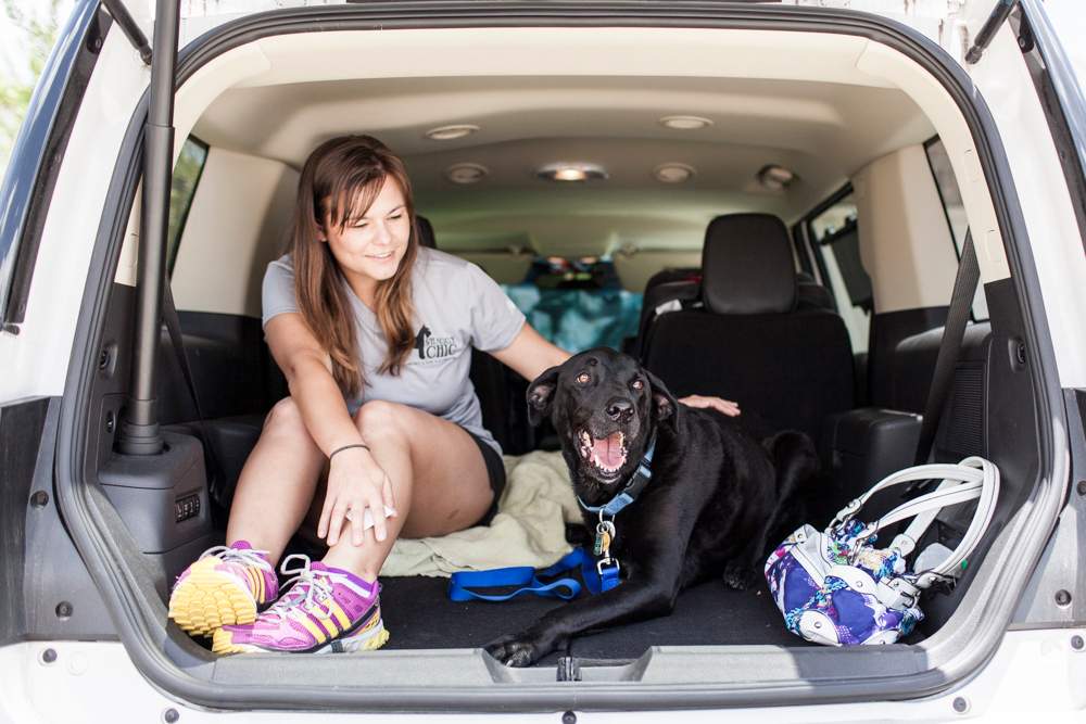 Photographer Robyn Arouty was glad to be a friend’s moral support on the day a beloved family dog had to be euthanized.