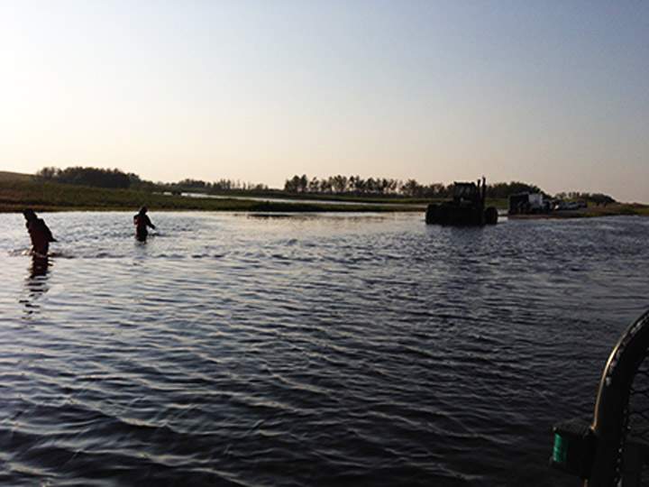 Boy escapes sinking truck, father’s body recovered in Saskatchewan - image