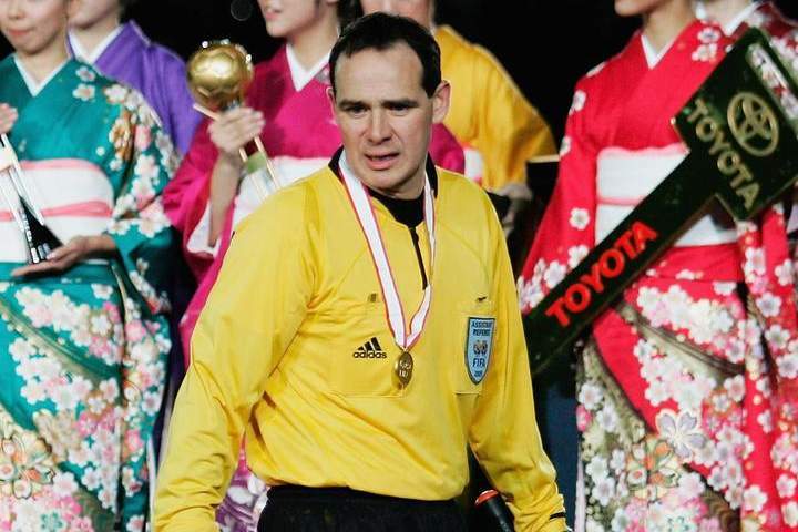 Assistant referee Hector Vergara receives his medal after the FIFA Club World Championship Toyota Cup 2005 Final  on Dec. 18, 2005, in Yokohama, Japan. Winnipegger Vergara will be inducted into the Canadian Soccer Hall of Fame in November.