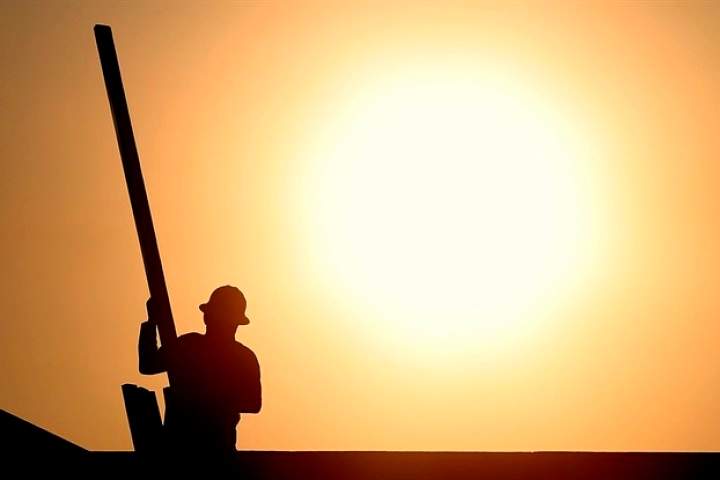 Average wages in the oil and gas sector are expected to advance 3.8 per cent in 2015, the fastest clip in the country.