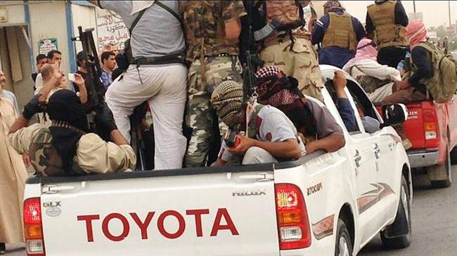 Syria rebels raid Lebanese town, capture troops - image