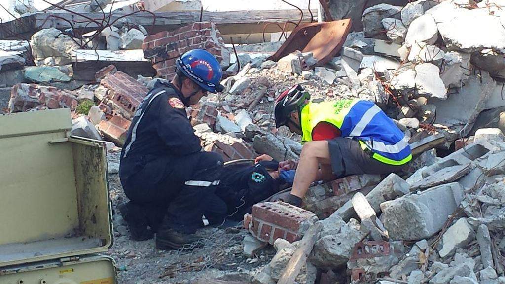 Photo Credit: Vancouver Fire and Rescue Services. NEAT volunteers practice their training.