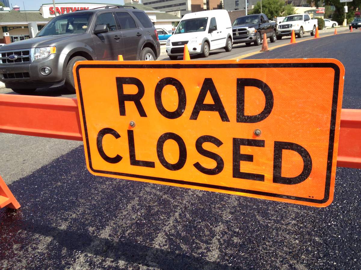 File: Road Construction sign in Calgary.