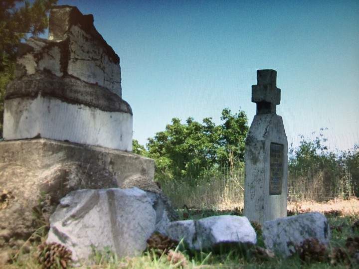 The graves of those who died while interned in Vernon during the First World War have fallen into disrepair. 