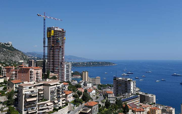 This picture taken on August 22, 2013, in Monaco shows the Odeon tower and a crane.