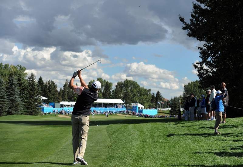 Bob Tway on the 18th hole during the second round of the Shaw Charity Classic at the Canyon Meadows Golf and Country Club on August 30, 2014 in Calgary, Canada. (Photo by Steve Dykes/Getty Images).