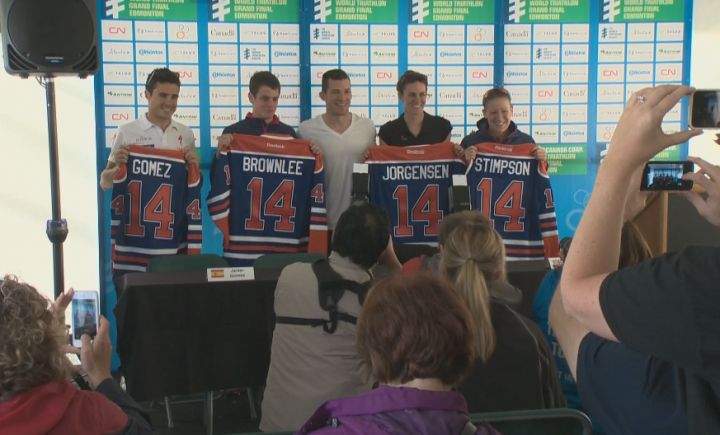 Four of the top ranking athletes in the 2014 World Triathlon Grand Final receive personalized Oilers’ jerseys from captain Andrew Ference.