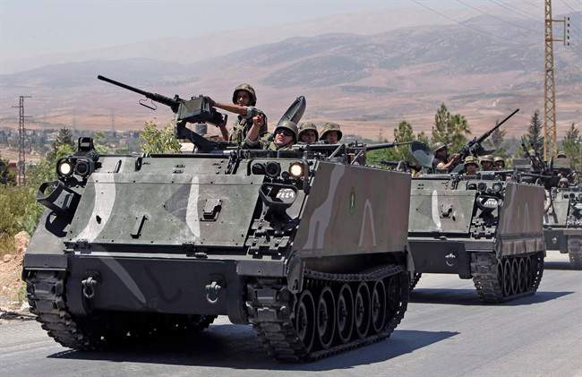 Some Syrian militants pull out of Lebanese town