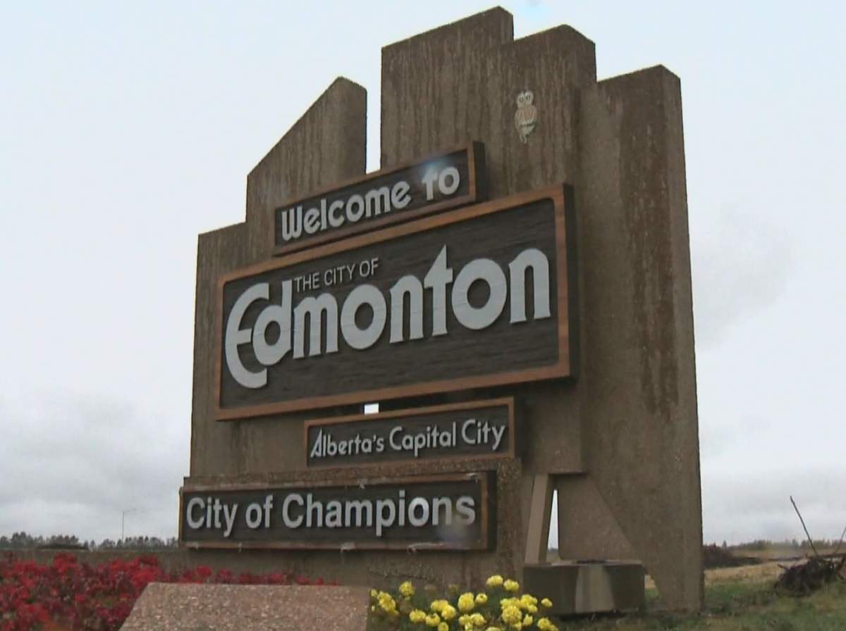 Edmonton’s welcome signs, October 2013