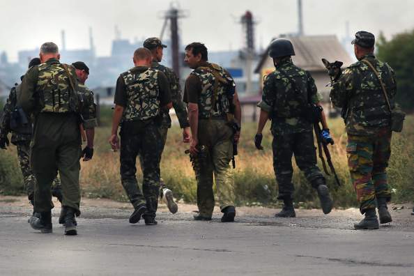 Ukrainian soldiers walk near a frontline position on the outskirts of the strategic coastal city of Mariupol following an evening of heavy shelling by Russian backed separatists on September 07, 2014 in Mariupol, Ukraine. The outbreak of shelling in both Mariupol and the separatist controlled city of Donetsk is threatening a ceasefire struck less than two days earlier.  