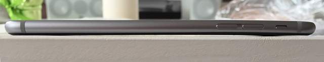 A member of the popular forum MacRumors posted a picture of his bent iPhone 6.