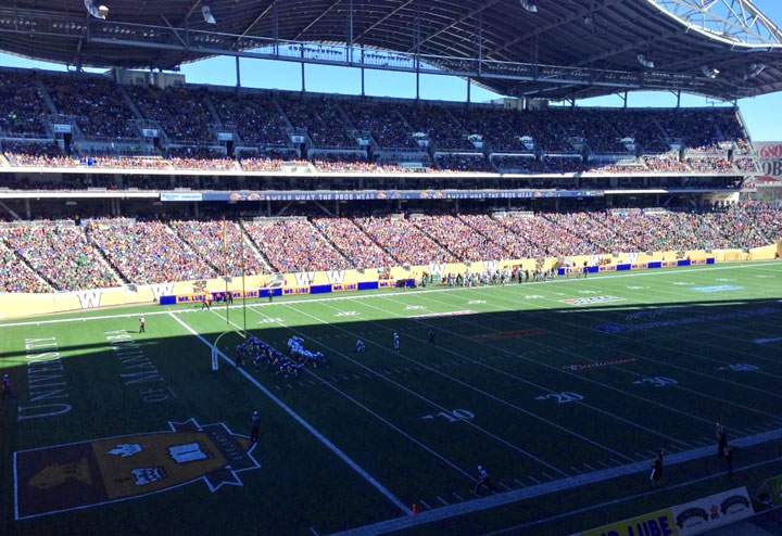 Saskatchewan Roughriders beat Winnipeg Blue Bombers 30-24, but lose quarterback Darian Durant in the process.