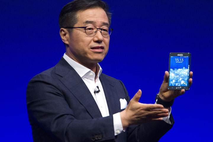 Executive Vice President of electronics giant Samsung D J Lee presents the Samsung Galaxy Note edge a new smartphone device.