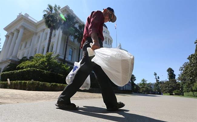 The American Progressive Bag Alliance said that it has more than 800,000 signatures in a petition to overturn California's plastic bag ban.