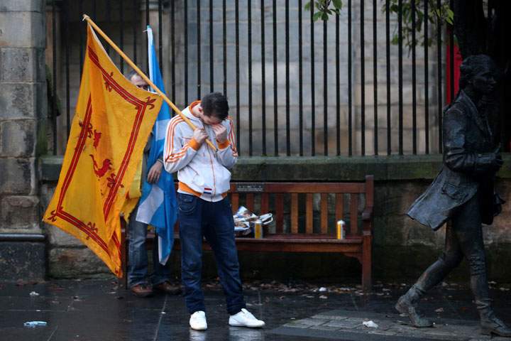 Dejected YES vote campaigners make their way home along the Royal Mile after the people of Scotland voted no to independence on September 19, 2014 in Edinburgh, Scotland.