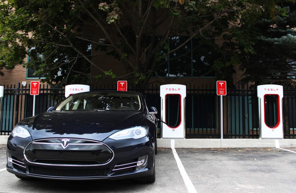 Life in the HOV Lane: Living with a Tesla Model S - image
