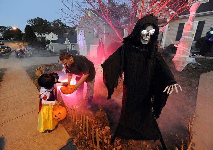 Top 5 tech tricks to make your Halloween extra spooky
