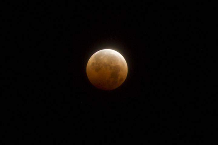 Lunar eclipse across Canada