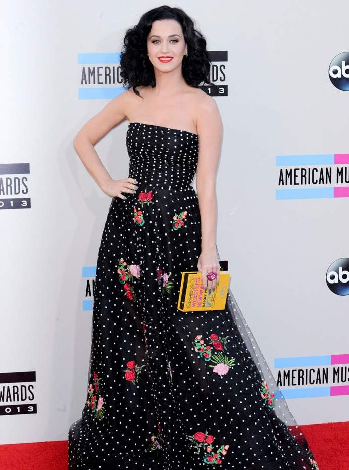Katy Perry,wearing an Oscar de la Renta dress, and carrying an Olympia Le-Tan clutch, arrives for the 2013 American Music Awards on Nov. 24, 2013.