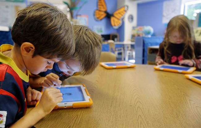 When you tell your kids you’re pulling the plug on their devices in two minutes, the parenting tactic could cause more harm than help, according to new study. 
