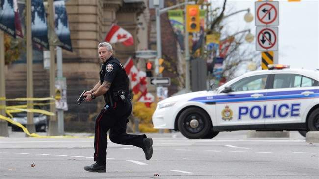 No order asking soldiers not to wear military uniforms at CFB Esquimalt - image