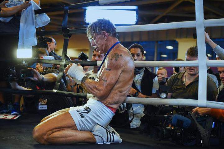 Mickey Rourke Boxing Training In Moscow