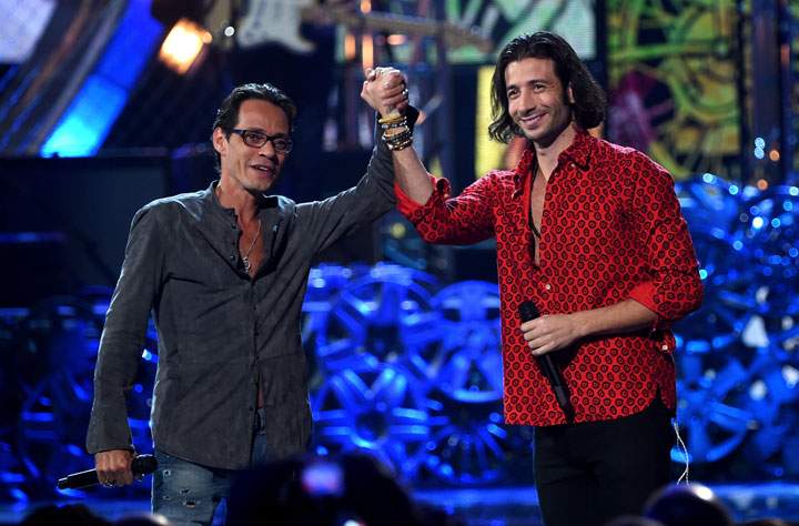 Marc Anthony performs with MAGIC! singer Nasri.