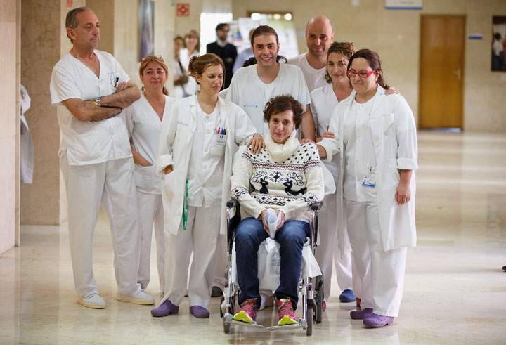 Spanish nurse Teresa Romero (C) poses for photographers as she attends a meeting with the press before she leaves Carlos III Hospital after being discharged on November 5, 2014 in Madrid, Spain. Romero was the first person outside West Africa to contract Ebola when she tested positive on October 6.