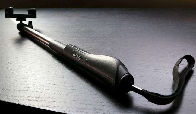 Help your selfie with some add-on gear