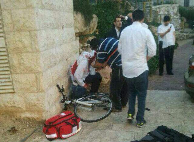 In this images submitted to Global News by United Hatzalah of Israel, a wounded man, who was treated by Canadian volunteer Dr. Joyce Morel,  is tended to after two Palestinian men attacked a synagogue outside Jersualem.