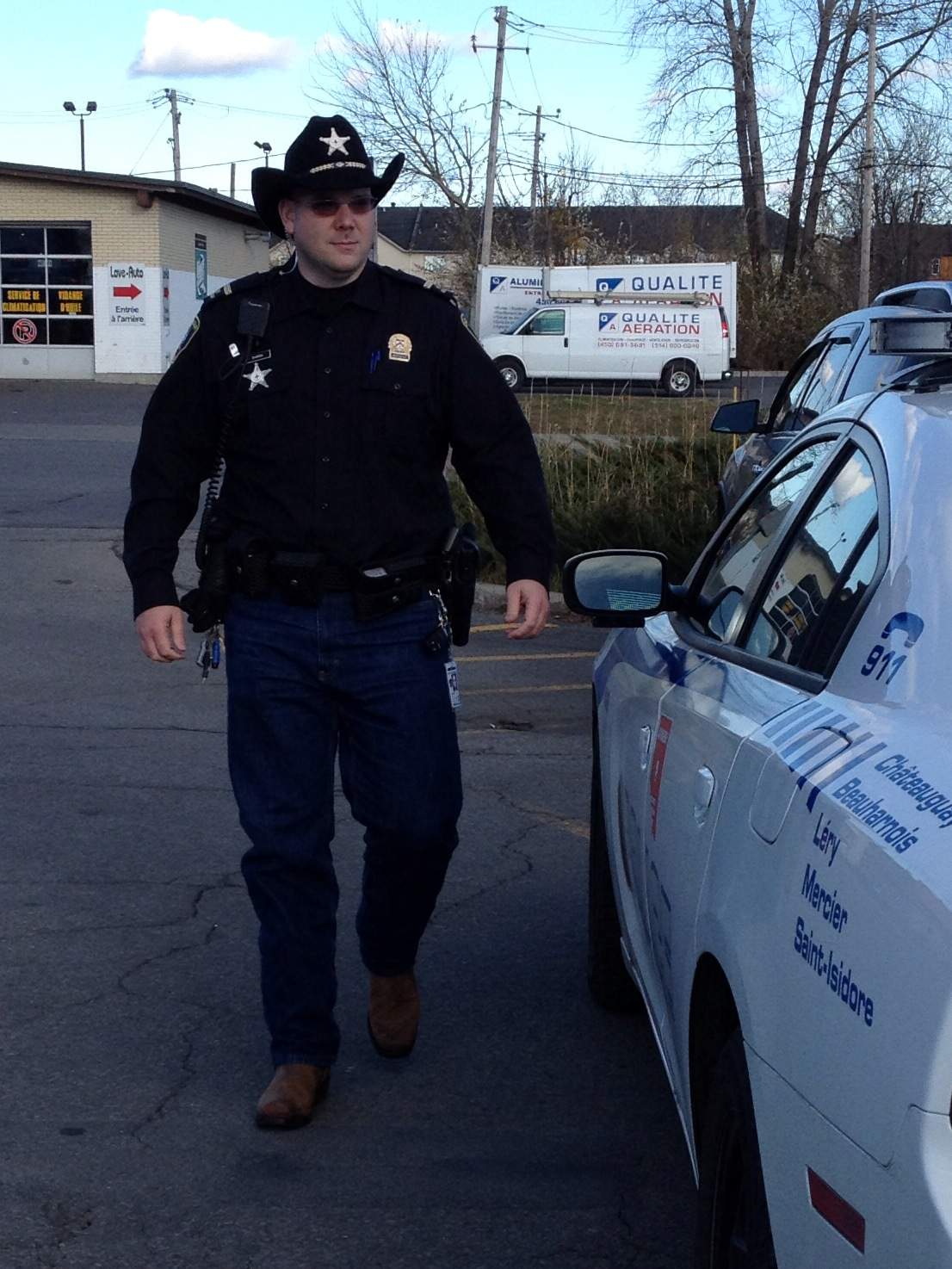 Police officers in Chateauguay have taken to dressing up as lawmakers with a different look, replete with cowboy-style boots and hats.
