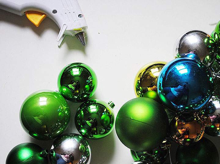 With a little DIY know-how, old Christmas tree balls, wire and hot glue, you can make your own festive wreath.