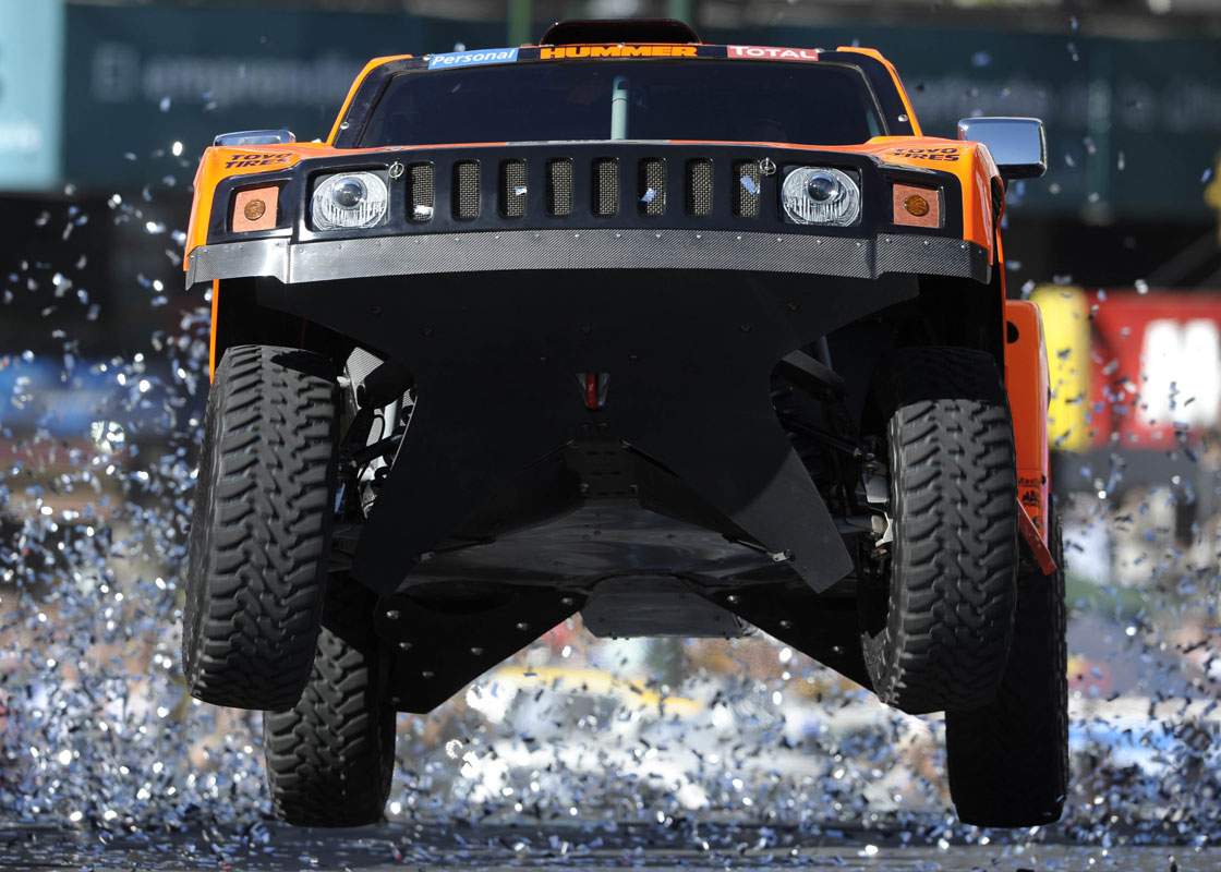 Hummer and other large SUV sales are poised to benefit from cheaper gas prices, experts say.